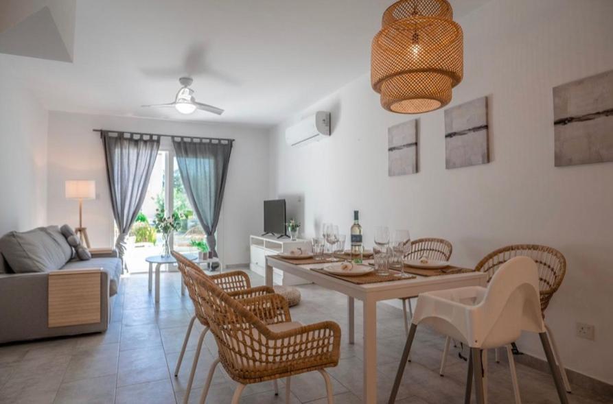 Holiday Cosy Home Paphos Exterior foto